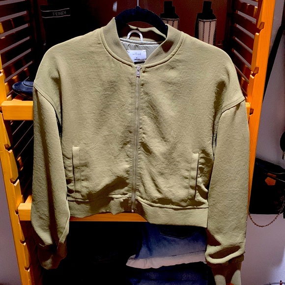 Aritzia bomber